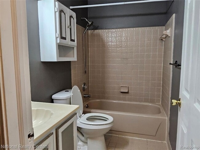 Building Photo - 15712 Orchard Ln Unit 12