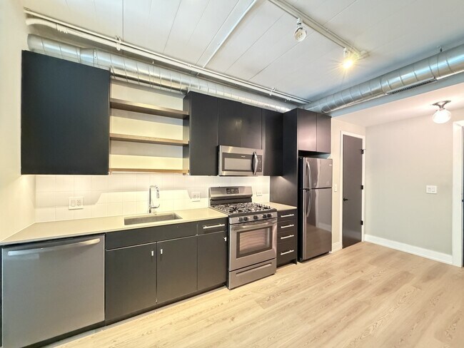 Photo - 941 W Belmont Ave Unit 402