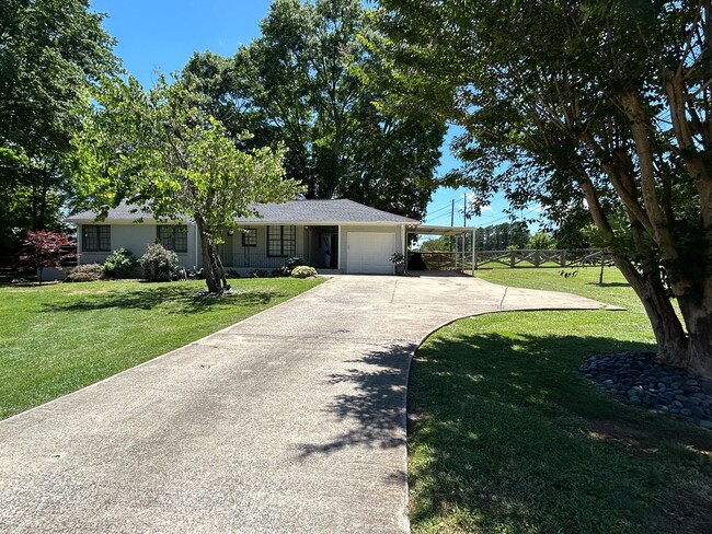 Cozy & Stylish 2-Bed, 2-Bath Home with Fro... - Cozy & Stylish 2-Bed, 2-Bath Home with Fro...