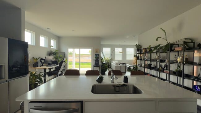 Photo - 2042 Live Oak Dr