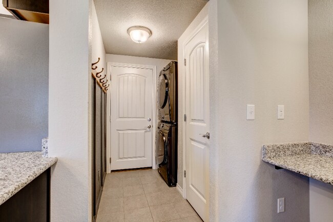 Photo - 884 Winding Brk Dr