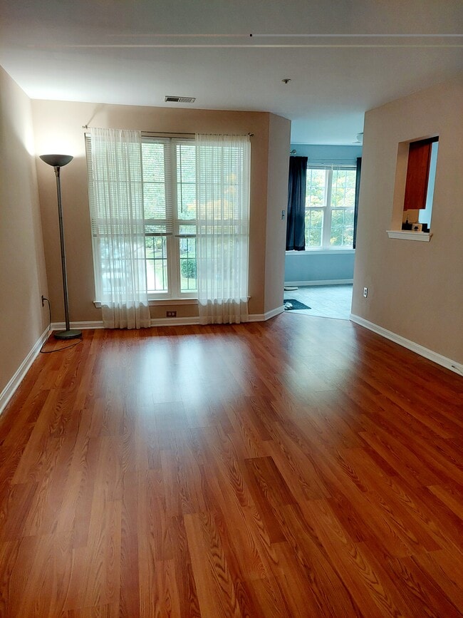 Building Photo - 3800 Sunnyfield Ct Unit 2A