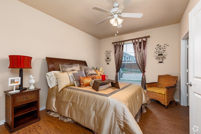 2BR, 2BA - 1,029SF