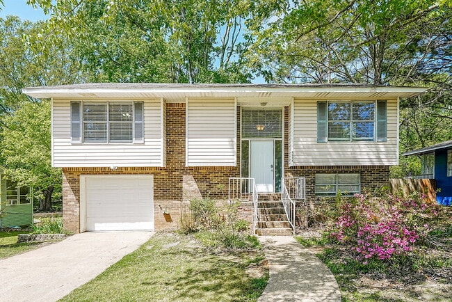 Building Photo - 2524 Daly Dr