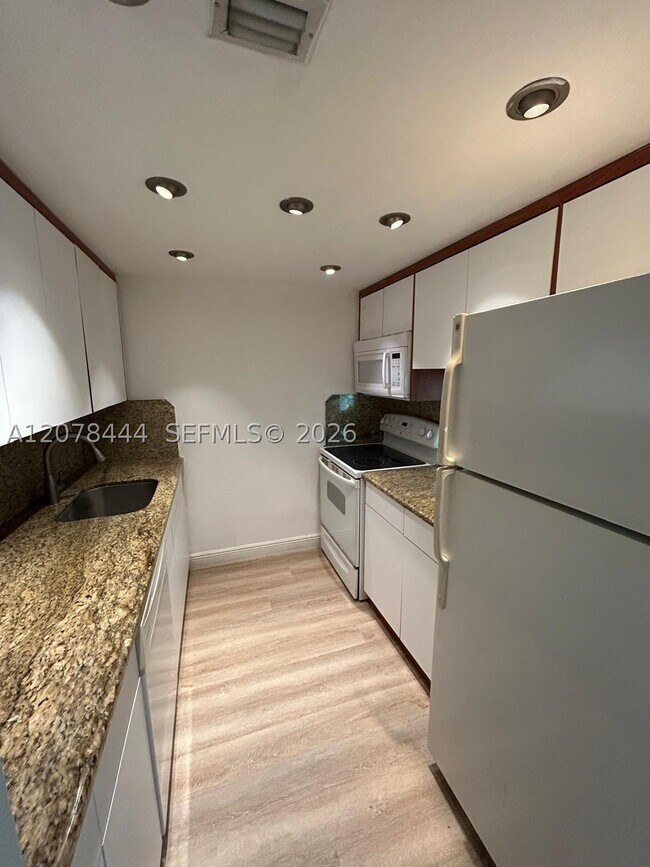 Photo - 1673 Bay 405 Bay Unit 405
