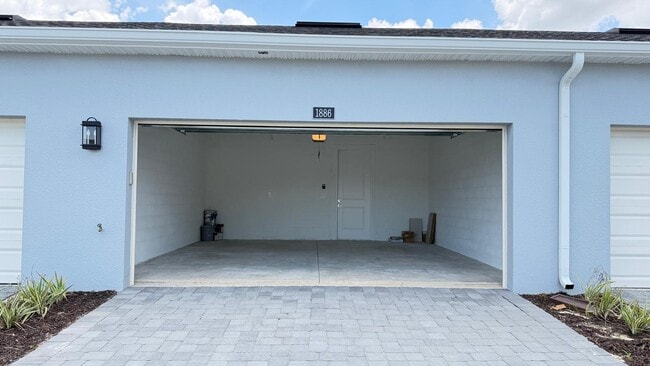 Photo - 1886 Falconhurst Ln