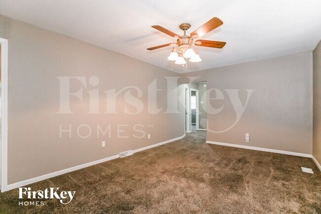 Photo - 2 NE Ferrell Ln House