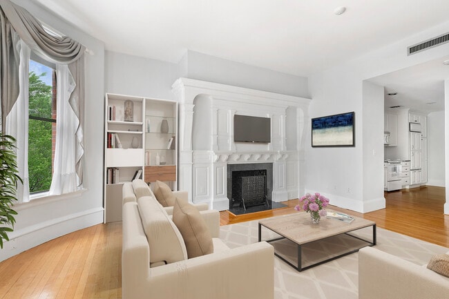 Photo - 403 Marlborough St Unit 4