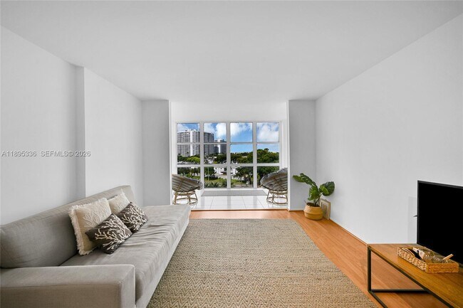 Photo - 800 Parkview Dr Unit 605