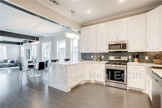 Photo - 1821 W 10th St