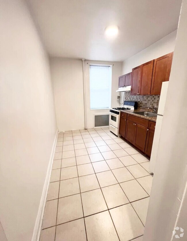Building Photo - 707 E 189th St Rental