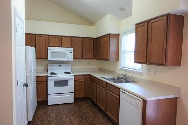 Photo - 312 Sprucewood Ct