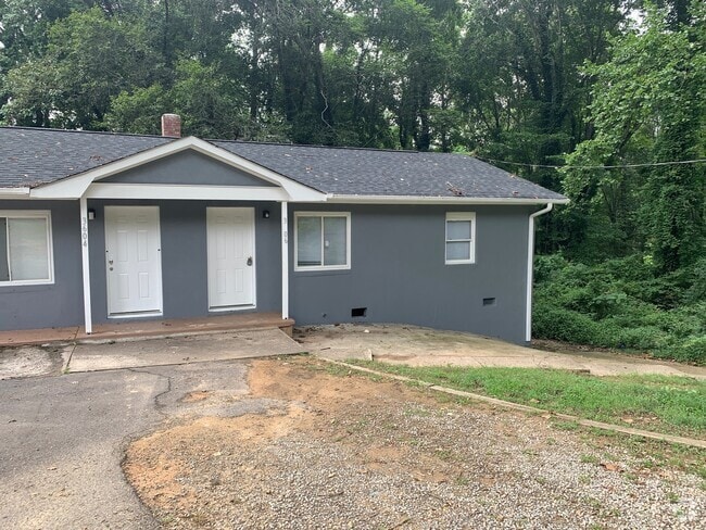 Building Photo - Move-in ready 1 Story Duplex located in th... Rental