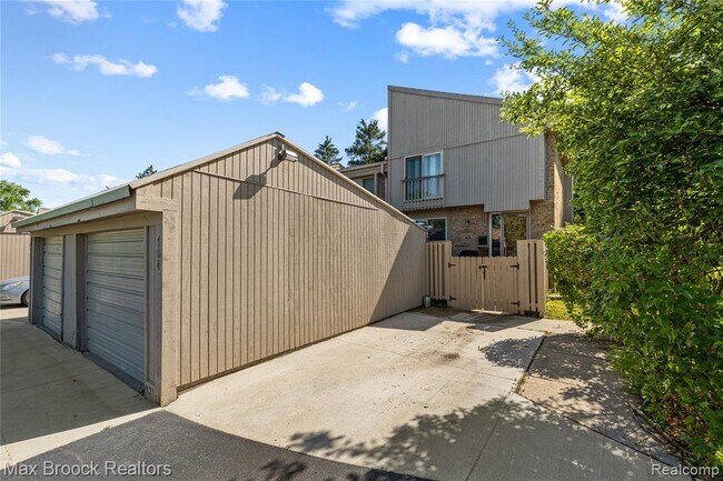 Photo - 704 Oakbrook Ridge Dr