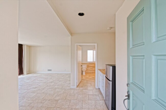 Photo - BRIGHT & AIRY, COMPLETELY PRIVATE MOTHER I...