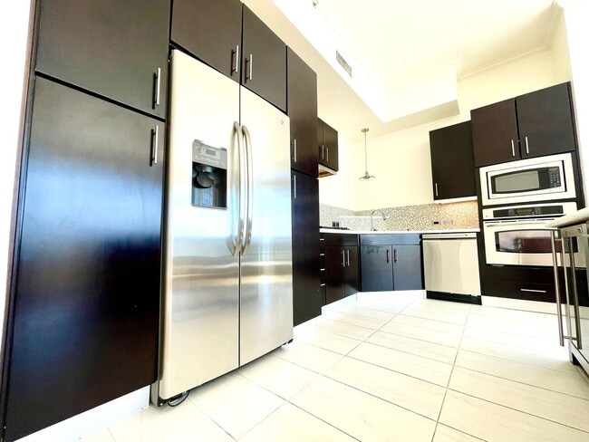 Photo - Highrise with view of Sphere Unit 402