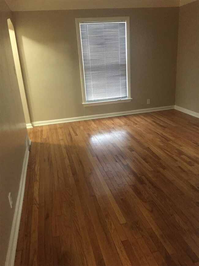 Photo - 20560 Goulburn Ave