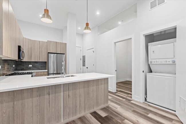 Photo - 2317 N Clark St Unit 305