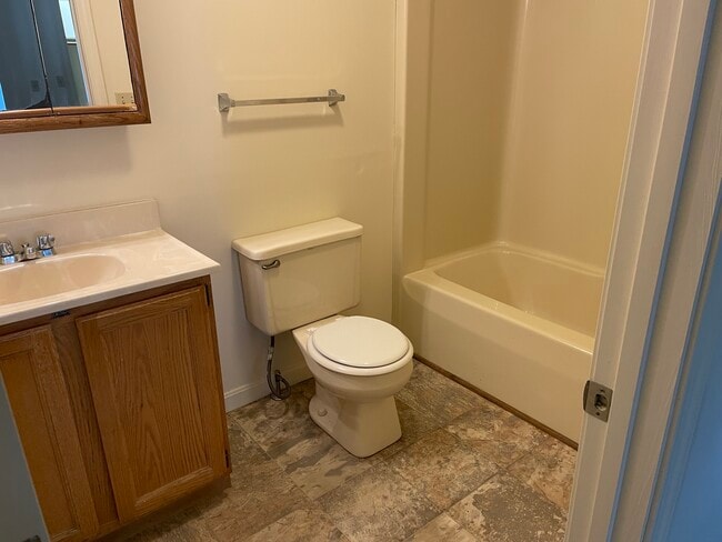 Photo - 844 State St Unit 43