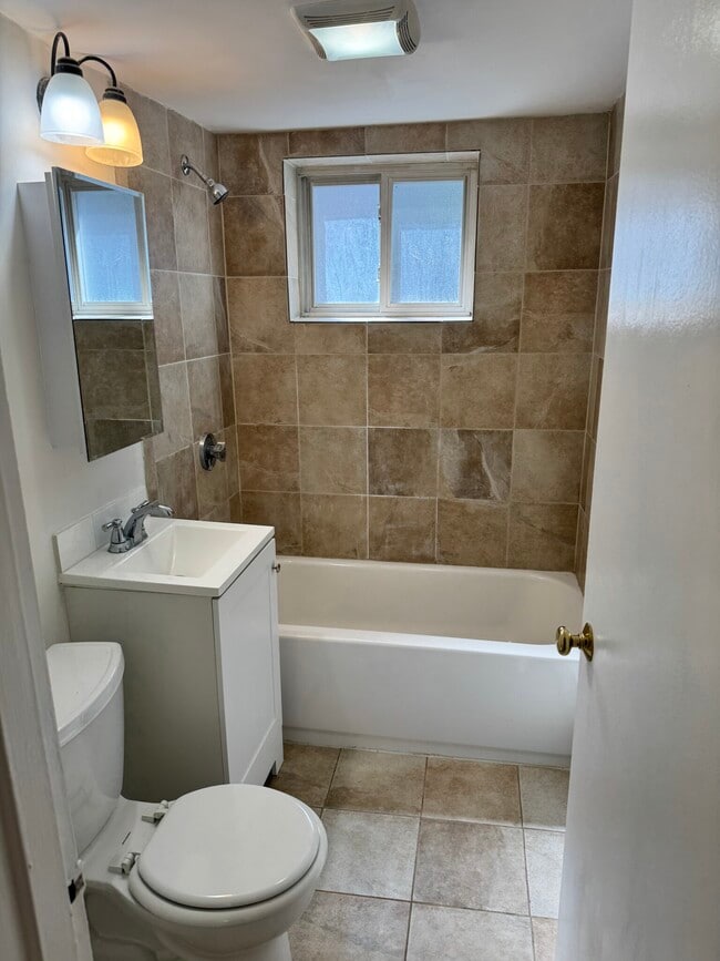 Photo - 61 Selkirk Rd Unit 1