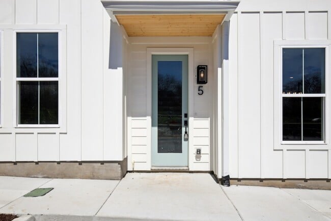 Photo - 908 Anderson Ln Unit 6