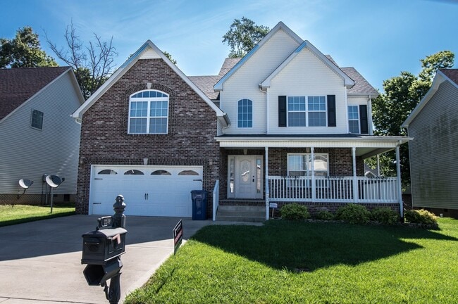 Building Photo - Pet Friendly Three Bedroom with Bonus!