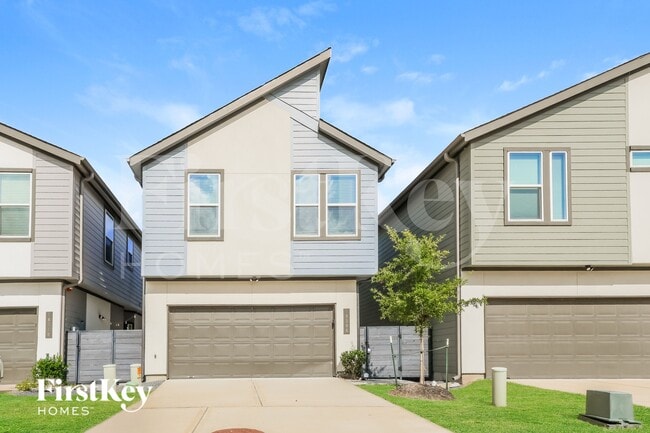Building Photo - 18306 W Centro Cir