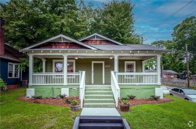 Building Photo - 875 Oakhill Ave SW Rental