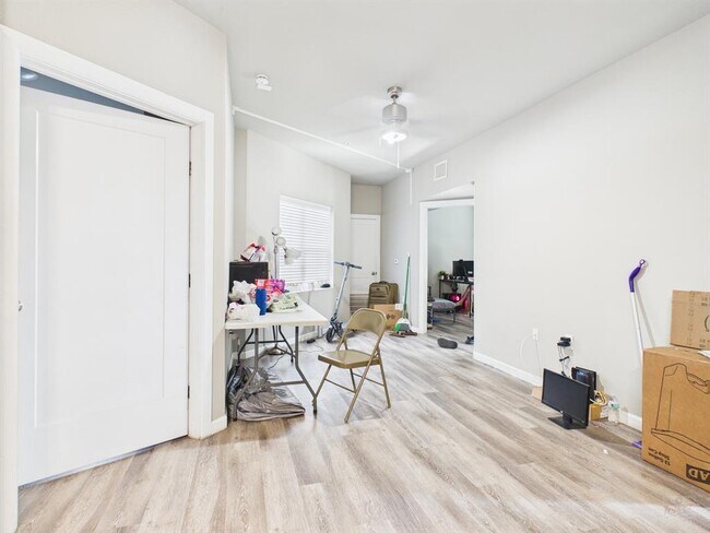 Photo - 911 W 22nd St Unidad 205