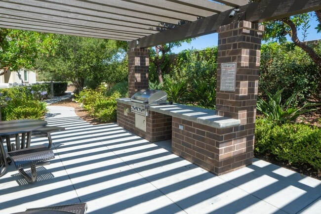 Photo - Amazing 3 Bedroom Condo available now! Totally loaded unit, schedule a tour today!