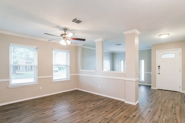 Photo - 302 Dunford Ct