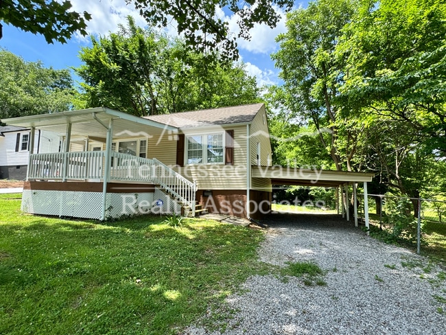 UPDATED 2 BED/1 BATH with carport right ne... - UPDATED 2 BED/1 BATH with carport right ne... House
