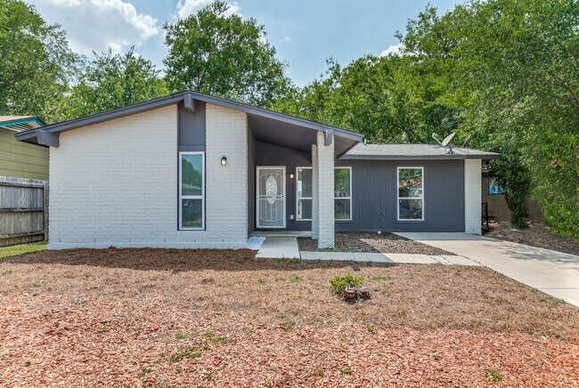 RENOVATED 3-BEDROOM HOME IN UNITED WESTWOOD - RENOVATED 3-BEDROOM HOME IN UNITED WESTWOOD