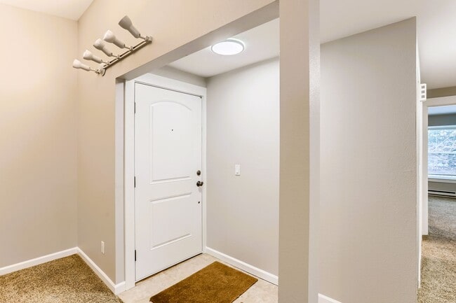 Photo - AVAILABLE AUGUST 1, 2026 >> Stunning 2BR/2BA Condo For Rent in Bellevue!! W/S/G Included!!! Unidad 204