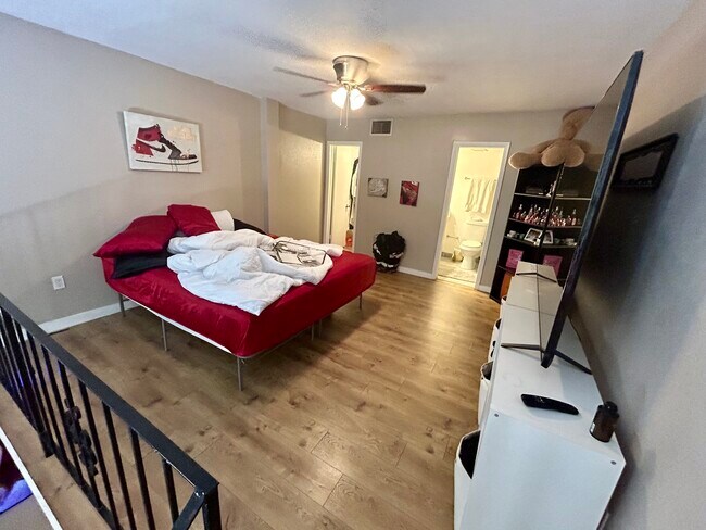 1305 W 46th St Unit 229
