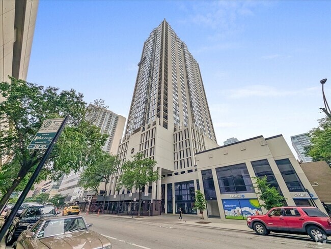 Building Photo - 1122 N Clark St Rental