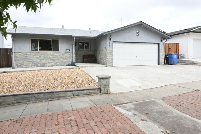 Building Photo - 1847 Yosemite Dr