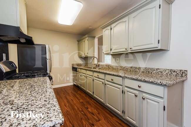 4104 Middle Dr