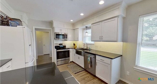 Photo - 323 Cardinal Dr