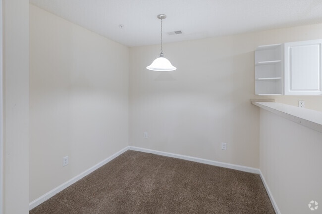 2BR, 2BA - 926SF - Dining Room - Appian Way