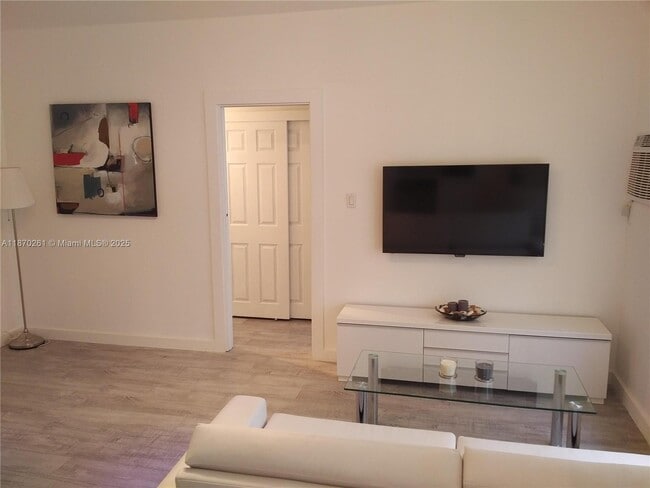 Building Photo - 1525 Meridian Ave Unit 103 Rental