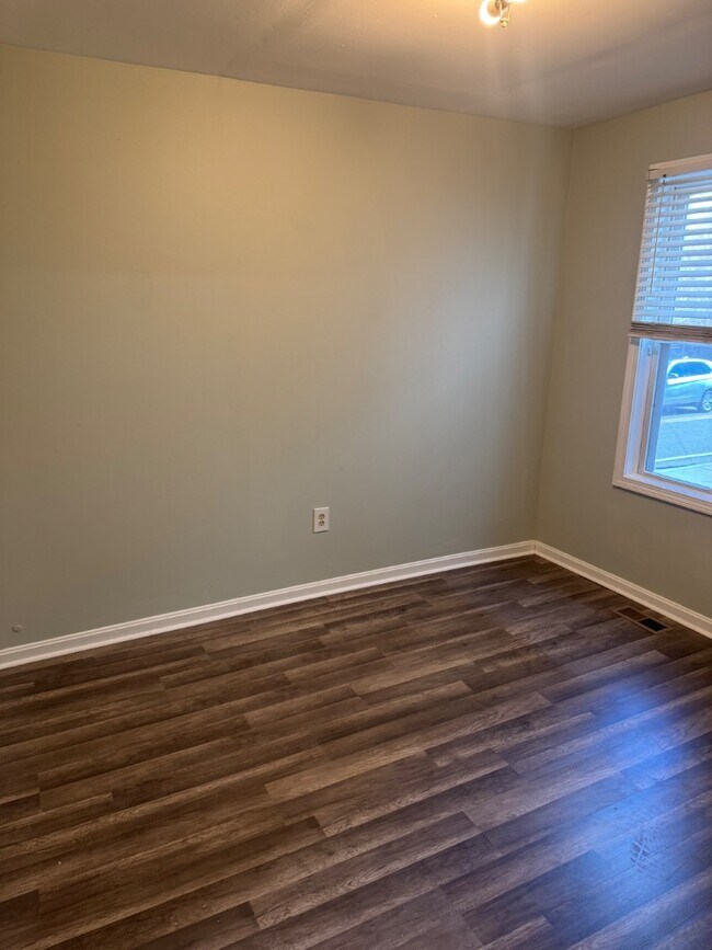 Photo - 72 Railroad St