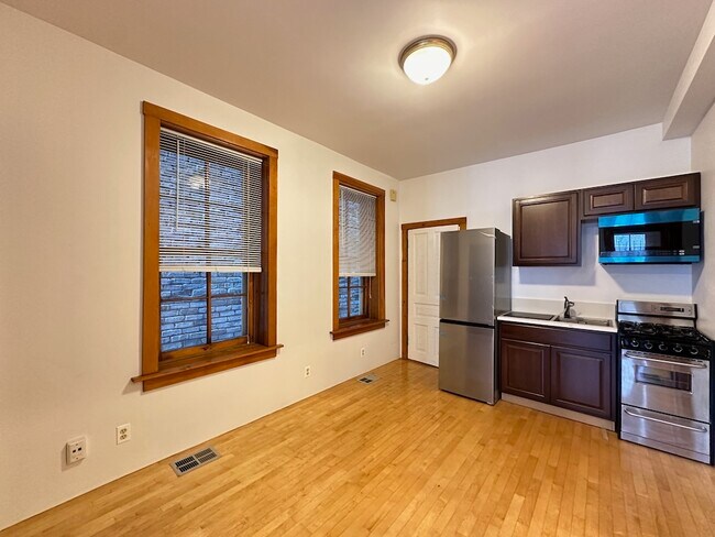 Photo - 1425 N Bosworth Ave Unidad J05P