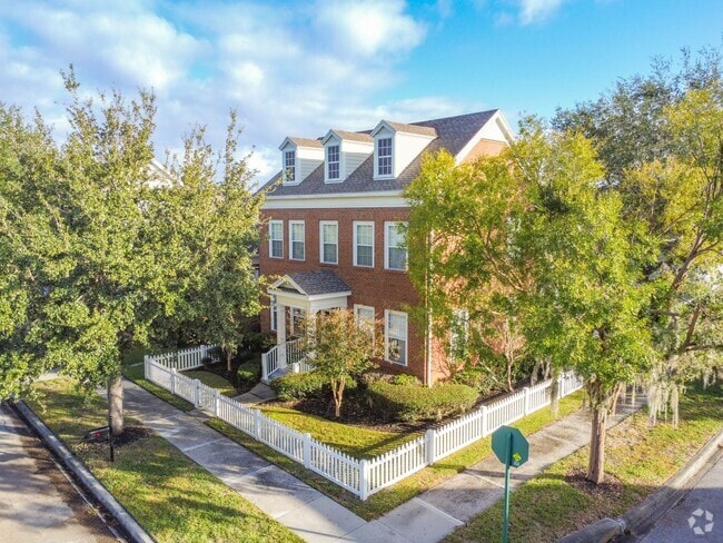 Building Photo - Stunning 5-Bedroom Home in North Village o...