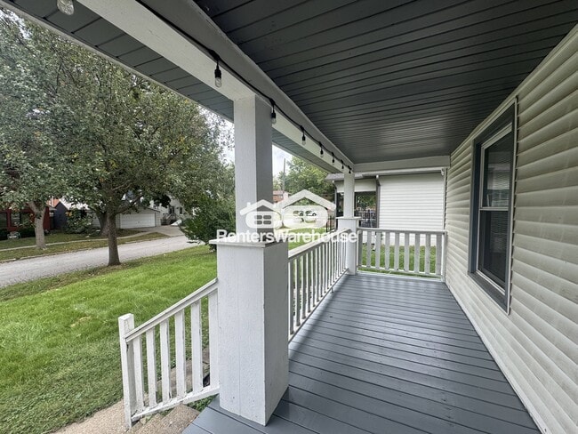 Photo - 3114 School St