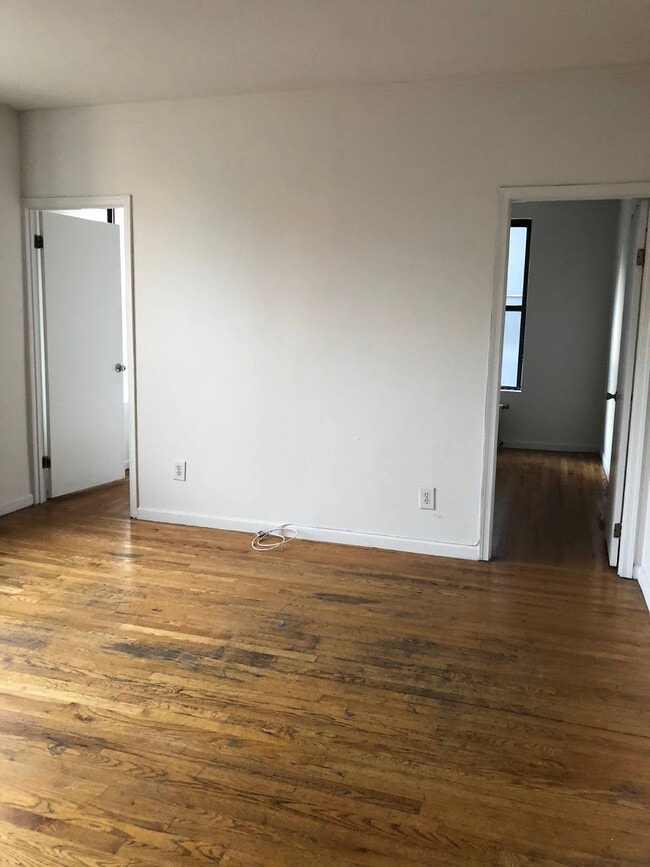 Photo - 3093 Fulton St