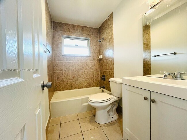 Photo - 608 SW 16th Ave Unidad A