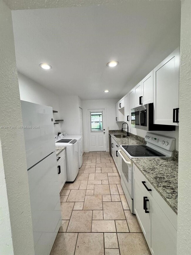 Building Photo - 725 Northlake Blvd Unit 4