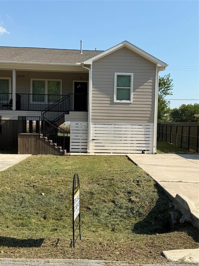 Photo - 6539 Crestford Ln