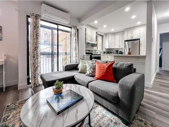 Photo - 720 Av. Marin